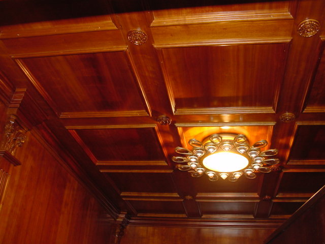 ARREDAMENTO AA 4 CILIEGIO INTAGLIATO COLONNA CONTROSOFFITTO .jpg